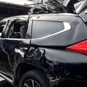 mobil-bekas-tabrakan mobil-bekas-tabrakan